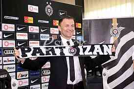 Partizan sporting director Ivica Iliev presented coach Miroslav Djukic at a press conference.
