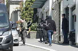 policijske snage ispred kuce Darko Saric