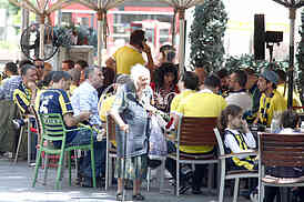 Fans of basketball clubs final four







