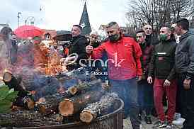 Paljenje badnjaka Crnogorska crkva