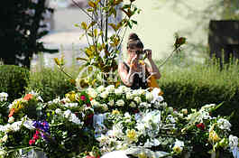 Family and friends grave Miodrag Mandic Manda