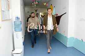 actor Milos Bikovic spending time with children at the Department of Oncology