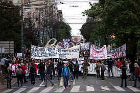 Protesters against the dictatorship gathered today, in a rather small number, in front of the Serbian Parliament, after the 