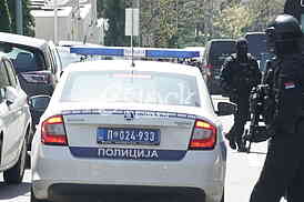 policijske snage ispred kuce Darko Saric
