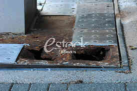 The underground containe 